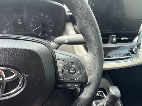 Used 2025 Toyota Corolla LE image 20