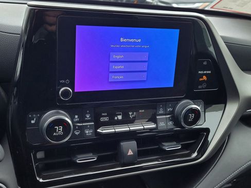 Certified 2024 Toyota Highlander XLE image 15