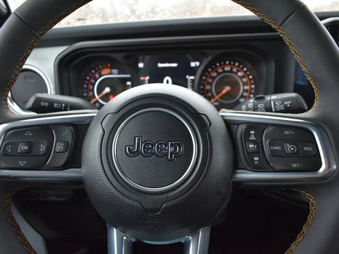 Certified 2024 Jeep Wrangler Sahara w/ Technology Group image 17