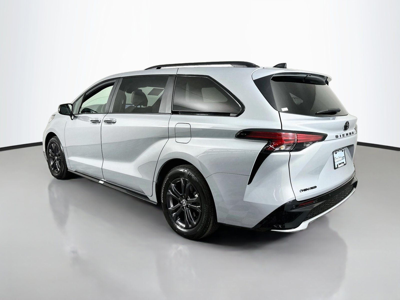 Used 2026 Toyota Sienna XSE AWD/4WD image 5