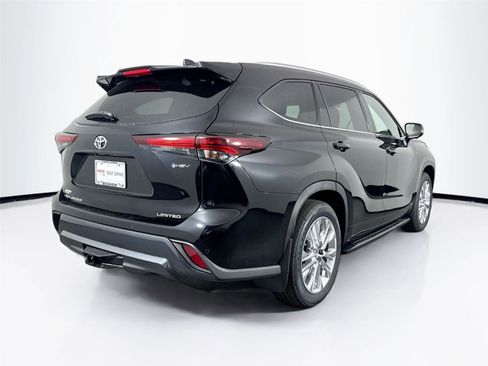 New 2026 Toyota Highlander Limited image 12