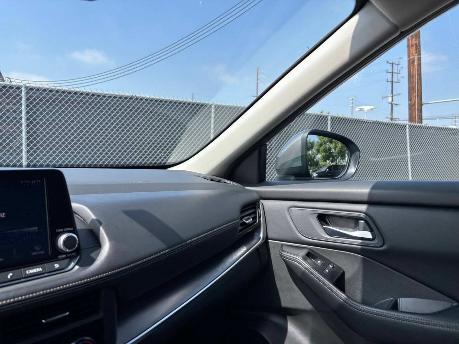 Used 2025 Nissan Rogue SV FWD image 36