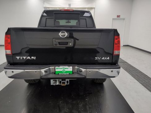 Used 2015 Nissan Titan SV w/ SV Value Truck Package AWD/4WD image 7