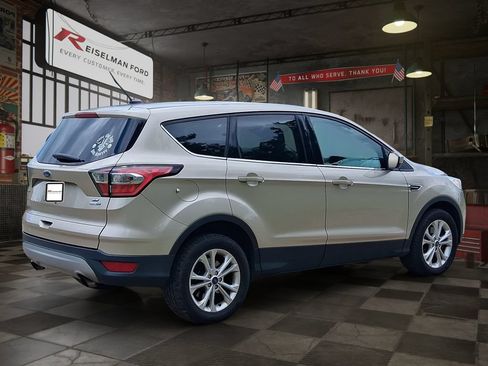 Used 2017 Ford Escape SE w/ SE Cold Weather Package AWD/4WD image 6