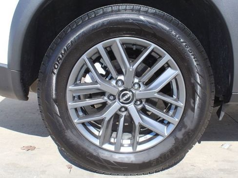 Used 2024 Nissan Rogue S image 10