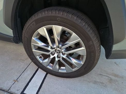 Used 2022 Toyota RAV4 XLE Premium FWD image 4