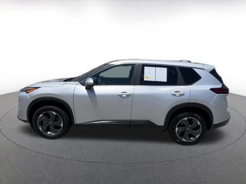 Used 2025 Nissan Rogue SV FWD image 9