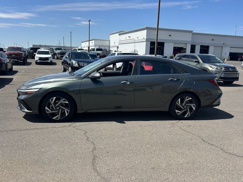 Used 2024 Hyundai Elantra Limited FWD image 2