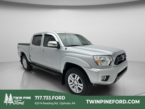 Used 2013 Toyota Tacoma 4x4 Double Cab w/ Limited Pkg image 1