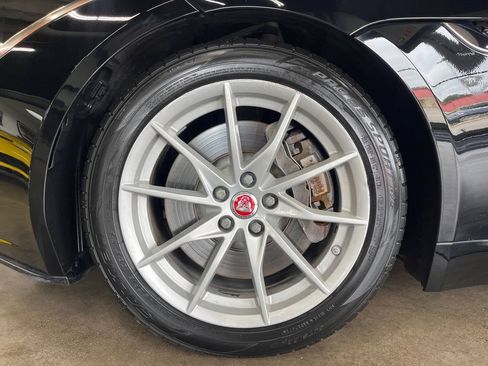 Used 2018 Jaguar F-TYPE Coupe RWD image 31