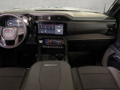 Used 2025 GMC Sierra 2500 AT4X image 3