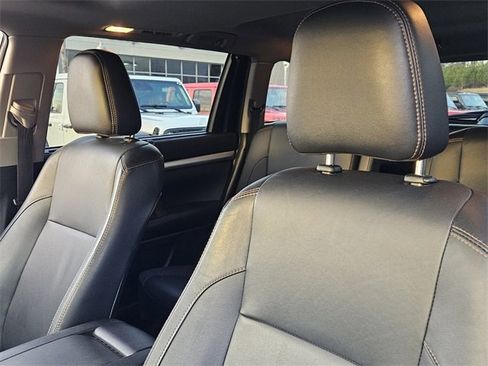 Used 2019 Toyota Highlander XLE image 16