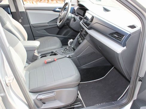 Used 2024 Volkswagen Taos SE image 15