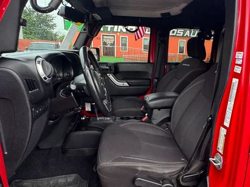 Used 2014 Jeep Wrangler Unlimited Rubicon w/ Connectivity Group AWD/4WD image 10