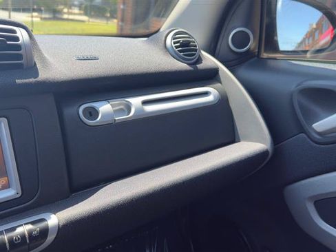 Used 2013 smart fortwo passion RWD image 28