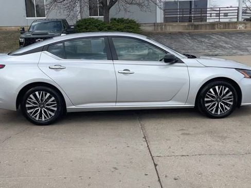 Used 2024 Nissan Altima 2.5 SV image 9