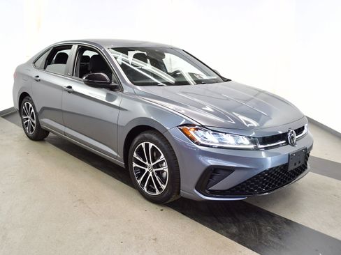 Used 2025 Volkswagen Jetta Sport FWD image 2