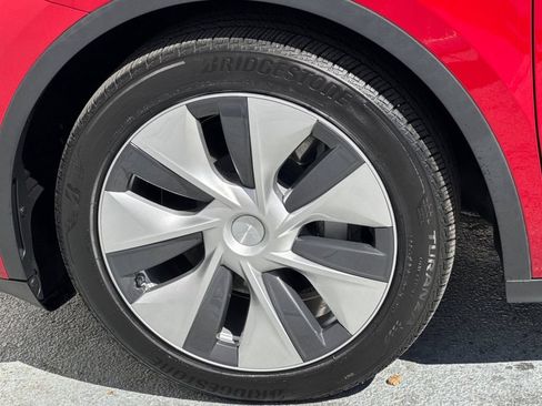Used 2021 Tesla Model Y Long Range AWD/4WD image 24