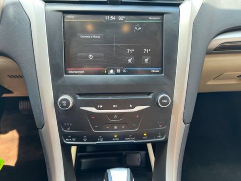 Used 2014 Ford Fusion SE w/ Equipment Group 502A FWD image 15