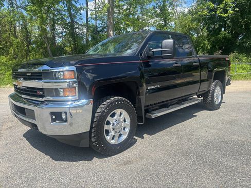 Used 2015 Chevrolet Silverado 2500 LT w/ LT Convenience Package AWD/4WD image 4