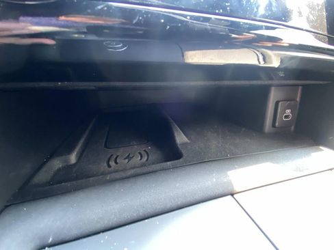 Used 2023 Land Rover Discovery S R-Dynamic image 25