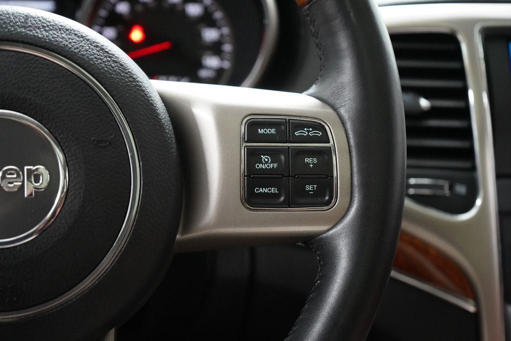 Used 2013 Jeep Grand Cherokee Overland w/ Advance Technology Group AWD/4WD image 16