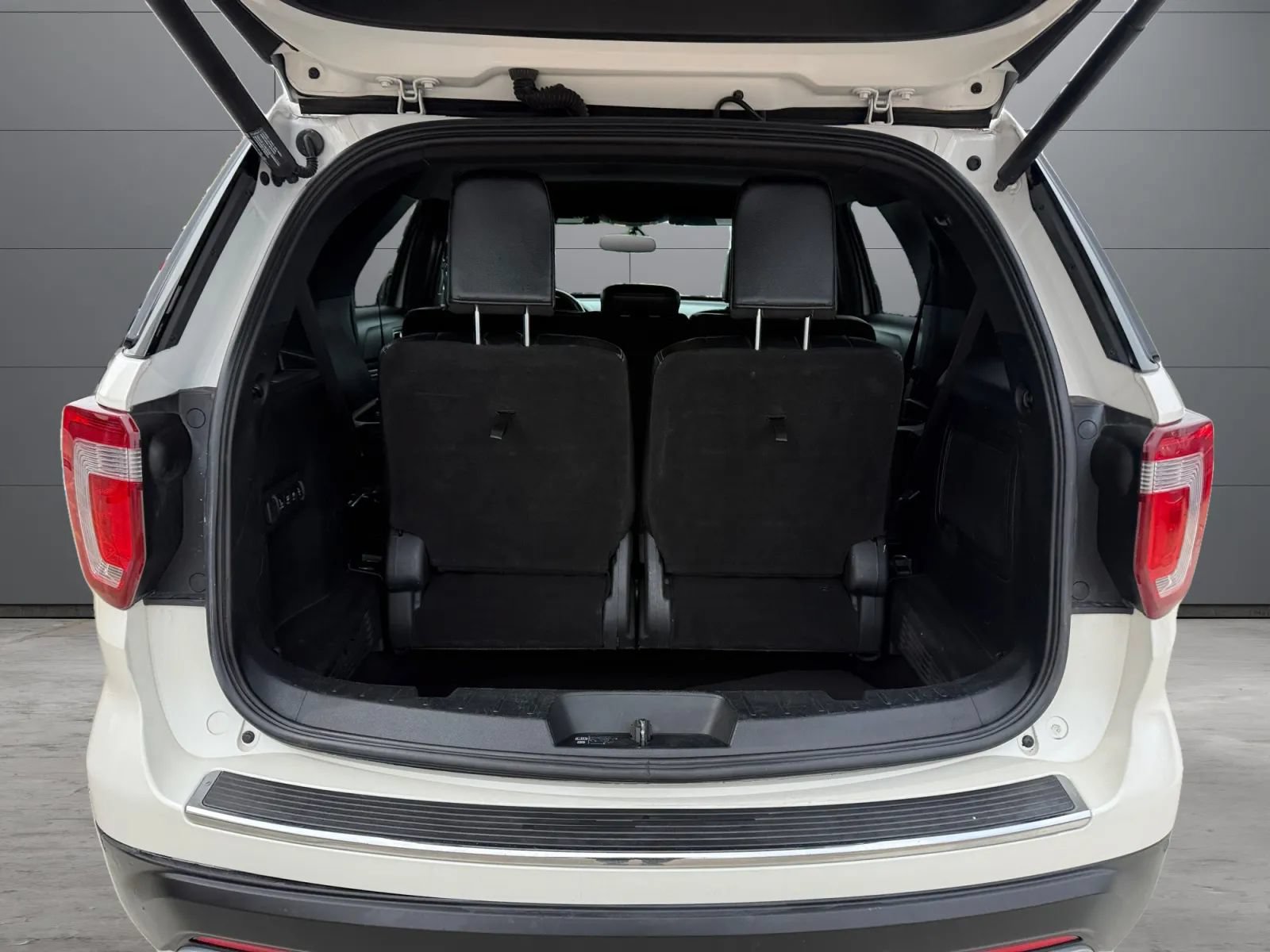 Used 2019 Ford Explorer Limited w/ Class III Trailer Tow Package AWD/4WD image 10