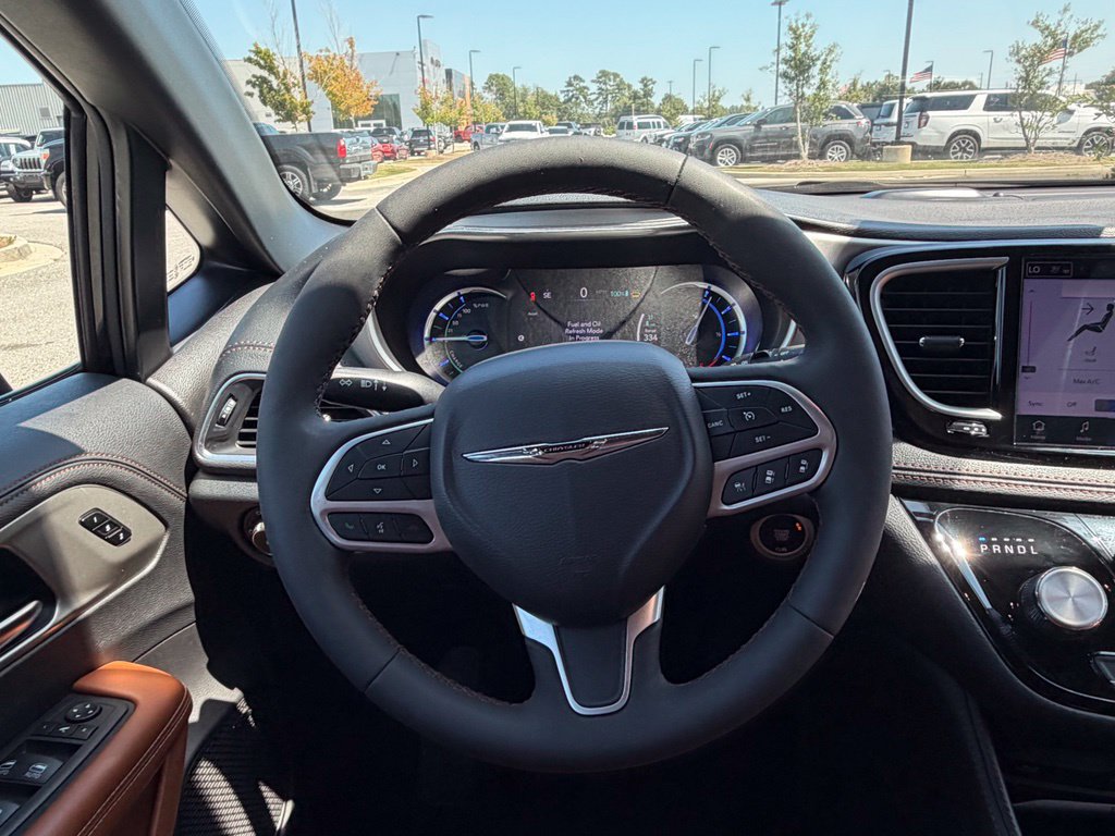 Used 2024 Chrysler Pacifica Pinnacle FWD image 26