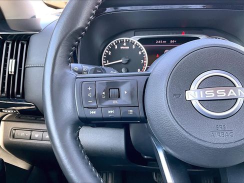 Used 2025 Nissan Pathfinder SV AWD/4WD image 19