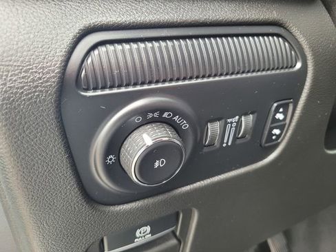 Used 2023 Jeep Wagoneer L Series II AWD/4WD image 16