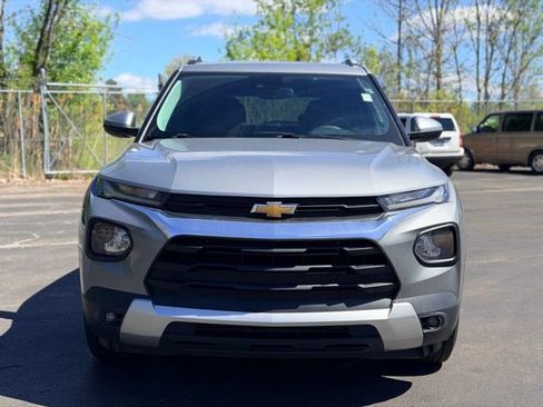 Used 2023 Chevrolet TrailBlazer LT FWD image 2