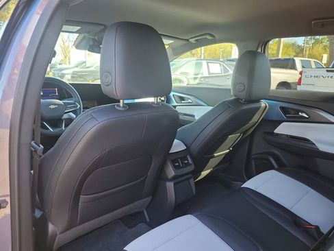 Certified 2025 Chevrolet Equinox EV LT image 10