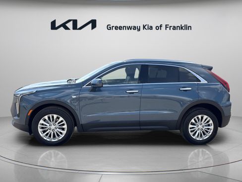 Used 2024 Cadillac XT4 Luxury w/ Cold Weather Package FWD image 4