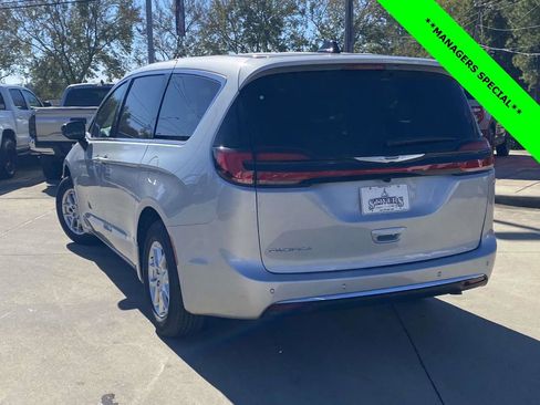 New 2026 Chrysler Pacifica Select image 30