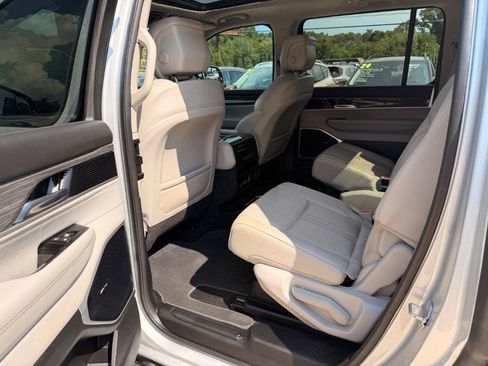 Used 2022 Jeep Wagoneer Series II w/ Premium Group I RWD image 15