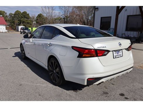 Used 2019 Nissan Altima 2.5 Platinum image 3