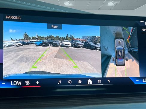 New 2025 BMW 740i image 24