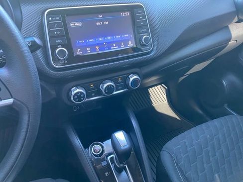 Used 2021 Nissan Kicks S image 17