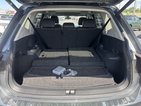 Used 2018 Volkswagen Tiguan SEL FWD image 13