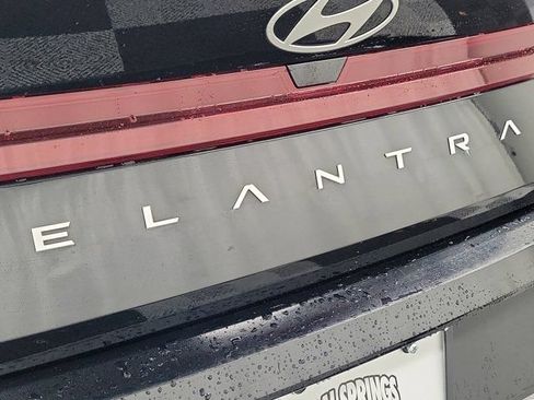 Used 2025 Hyundai Elantra SE FWD image 8