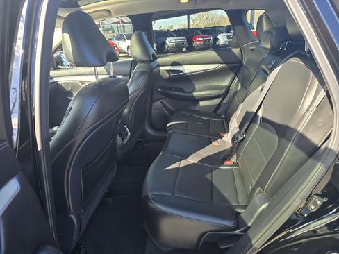 Used 2021 INFINITI QX50 Essential w/ Convenience Package image 11