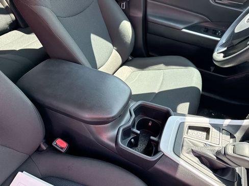 Certified 2025 Toyota RAV4 LE FWD image 21