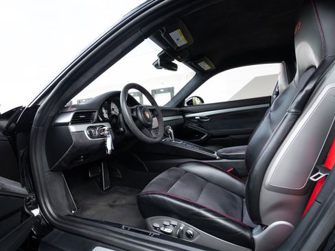 Used 2018 Porsche 911 GT3 RWD image 5