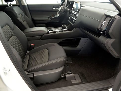 Used 2022 Nissan Pathfinder SV image 30