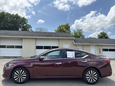 Used 2023 Nissan Altima 2.5 SV FWD image 8