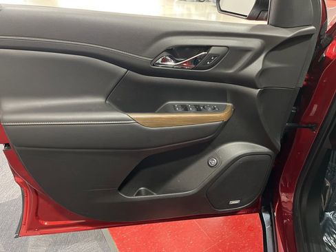 Certified 2023 GMC Acadia SLE w/ Driver Convenience Package AWD/4WD image 11