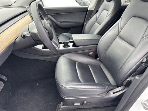 Used 2020 Tesla Model Y Long Range image 9