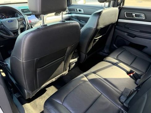 Used 2017 Ford Explorer XLT w/ Equipment Group 202A FWD image 23