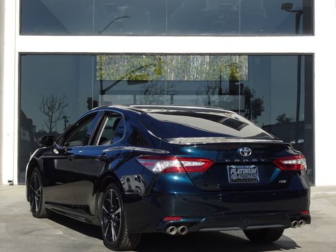 Used 2018 Toyota Camry XSE image 4