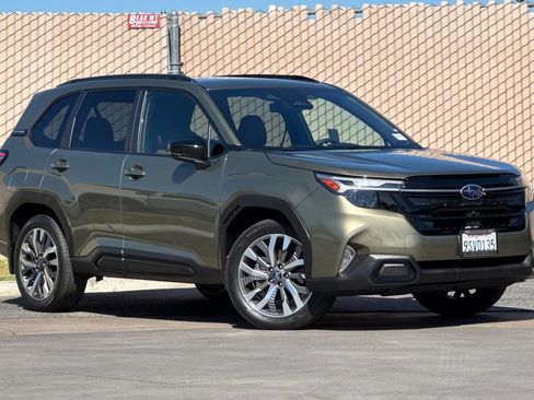 Used 2025 Subaru Forester Touring AWD/4WD image 2